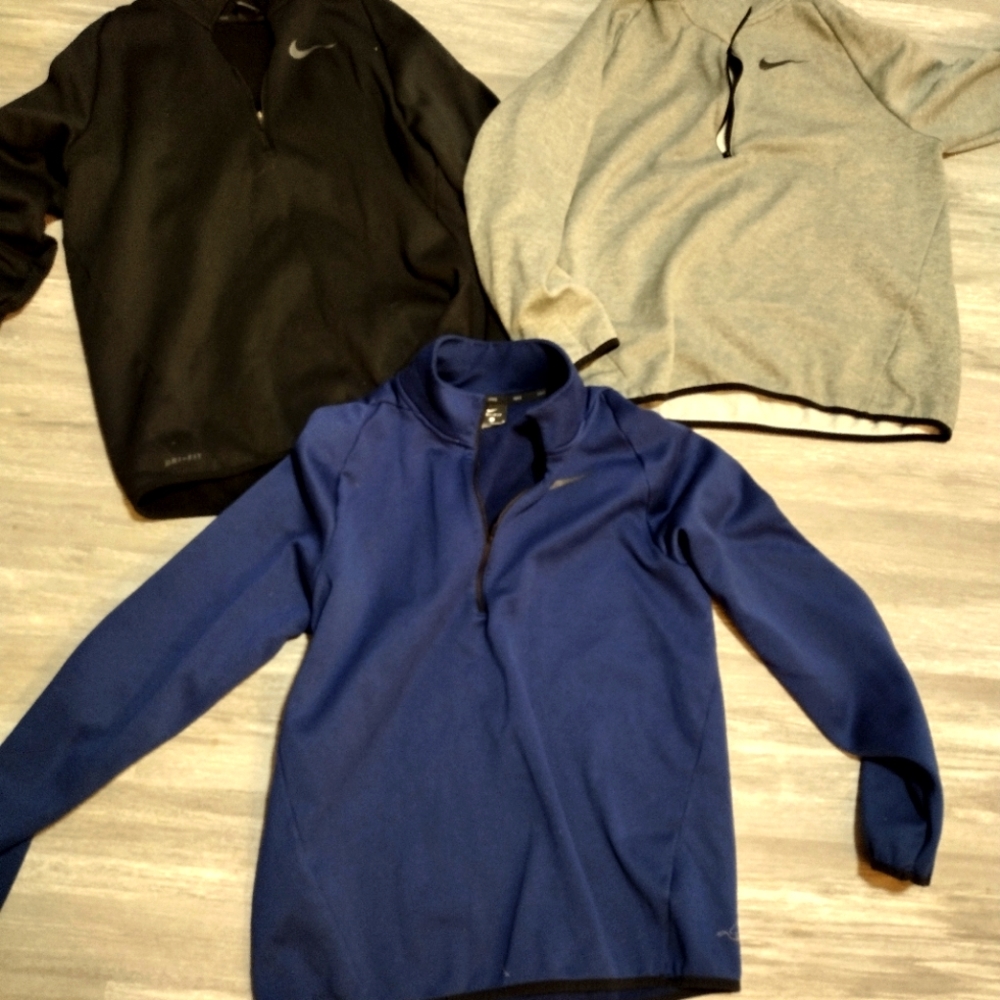 Bundle!!!Medium Dri fit Nike pullover